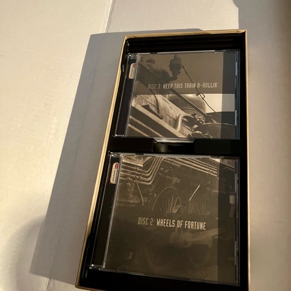 Brown Electronics Accessory - Picture 6 of 7